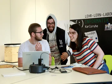 Chancen der Digitalisierung bestmöglich nutzen: Studierende im Lehr-Lern-Labor Informatik der PHKA. Foto: Sofia Vinnichenko/PHKA