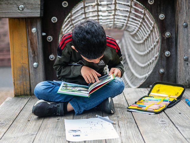 Lesefreude wirkungsvoll fördern: Das ist Ziel des hochschulübergreifenden Projekts boys & books. Foto: Joel Frank/PHKA