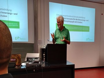 Jürgen Stude, Erster Vorsitzender des Fördervereins Ehemalige Synagoge Kippenheim beim Präsentationstermin am 30.6.2022 an der PHKA. Foto: PHKA