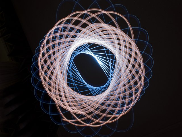 Kurven über Kurven: Die Mathematik hinter Spirograph-Kunstwerken erklärt das Institut für Mathematik der PHKA auf den Science Days 2021. Foto: M Maggs auf Pixabay