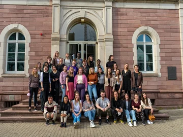 Internationale Mobilität in Präsenz nimmt wieder Fahrt auf: Die Austauschstudierenden an der PHKA im Sommersemester 2022. Foto: Roxane Fijean/PHKA