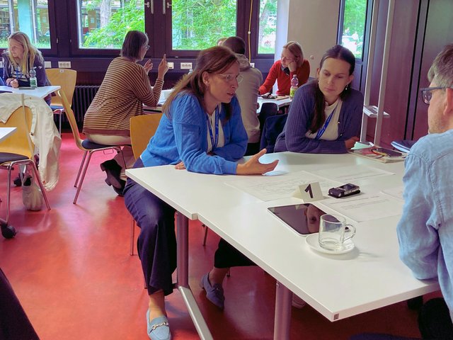 Multiplikatorinnen und Multiplikatoren im Austausch. Foto: LemaS-Transfer 