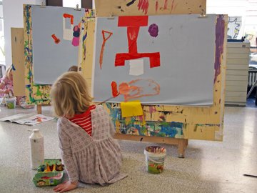 Frei und offen: Wenn Kinder gestalten, bilden sie nicht nur etwas, sondern sich selbst. Foto: Katrin Höhne
