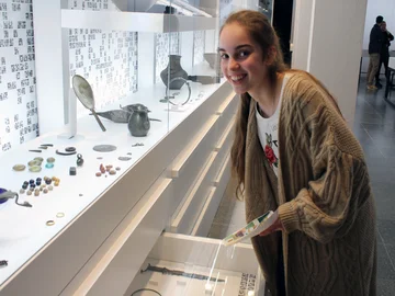 Hier ist es! Beim Brettspiel Goldrausch müssen die Spielenden Objekte in der archäologischen Abteilung des Badischen Landesmuseums finden. Foto: Pädagogische Hochschule Karlsruhe