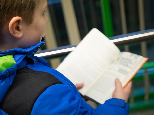 Jungen für Bücher begeistern: Die neuesten Buchtipps des Leseförderprojekts boys & books sind erschienen. Foto: Lea Schmitt/PHKA