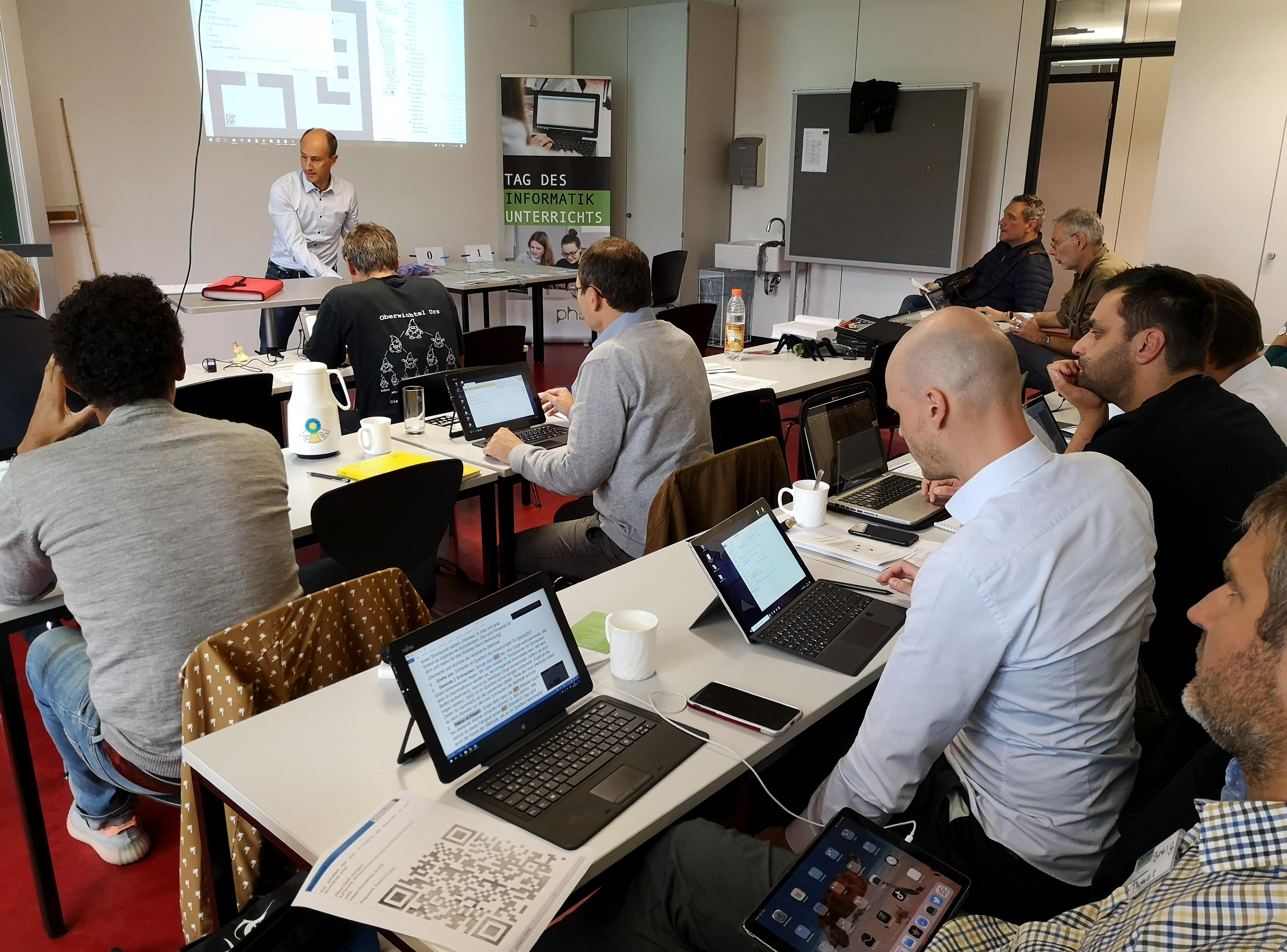 Vortrag von Dirk Zechnall beim Tag des Informatikunterrichts an der Pädagogischen Hochschule Karlsruhe. Foto: Pädagogische Hochschule Karlsruhe