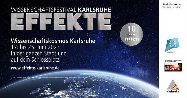 Das EFFEKTE Logo und die Daten zum Festival vor einem Sternenhimmel und einer abgeschnittenene Erdhalbkugel, rechts ein grauer Kreis mit "10 Jahre"