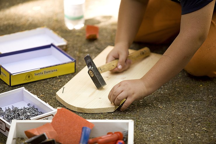 Wichtig für ein gelingendes Aufwachsen: Nicht nur wissen, wie etwas geht, sondern es auch tun. Foto: PHKA