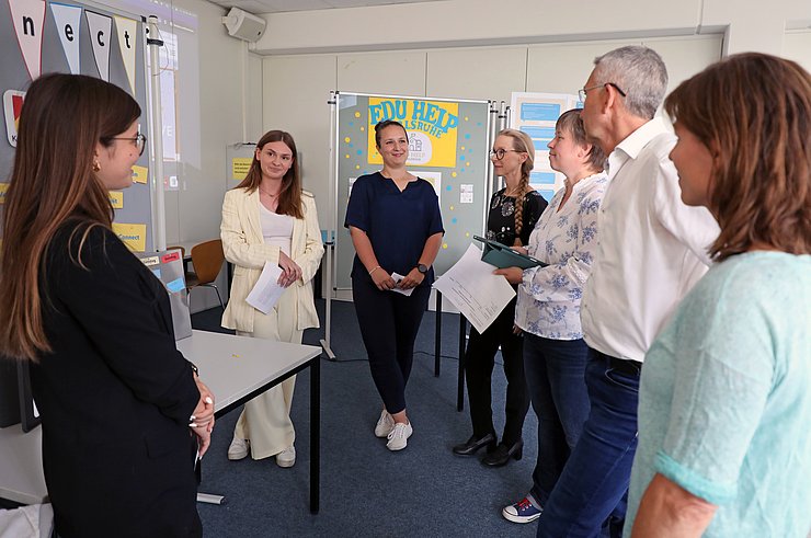 Abschlusspräsentation: PHKA-Studierende stellen einer Jury ihre sozialen Geschäftsideen vor. Foto: PHKA/Thelen