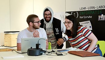 Chancen der Digitalisierung bestmöglich nutzen: Studierende im Lehr-Lern-Labor Informatik der PHKA. Foto: Sofia Vinnichenko/PHKA